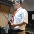 Безмозглый гид пытался выгнать двух пожилых женщин ночью из автобуса...